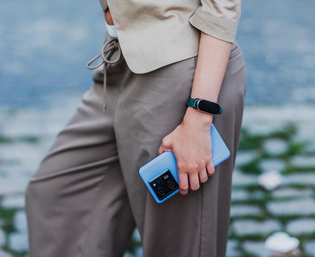 In the world of colors, blue is the ultimate fashion chameleon. 

📸by Cristina (IG: cristinavenedictmobile) #Xiaomi13TPro #XiaomiSmartBand8 #XiaomiCreators