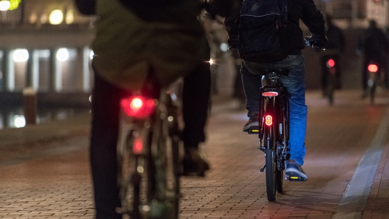 Zet je licht aan! #Fietsers zijn steeds vaker betrokken bij ongevallen. Met goede #Fietsverlichting neemt de kans op een aanrijding met 20 procent af. Zorg daarom voor goede verlichting. #Politie
politie.nl/informatie/waa…