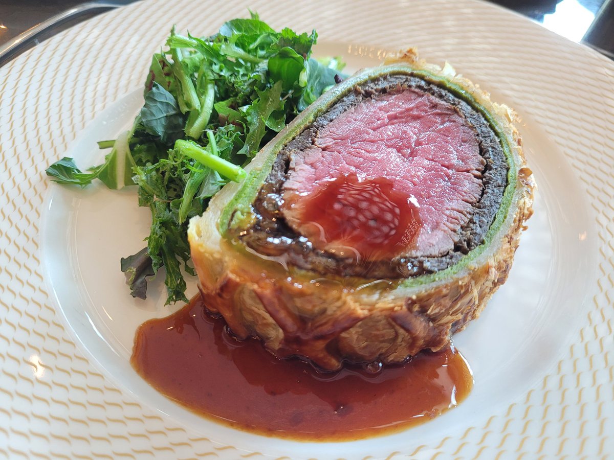 Gyrowoof's tweet image. #BeefWellington lunch at an atas fud  place with the #Fuzzballs today! XD #GyroTravels