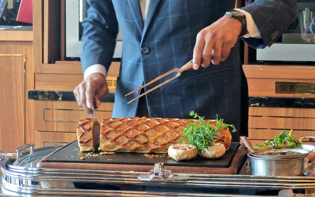 Gyrowoof's tweet image. #BeefWellington lunch at an atas fud  place with the #Fuzzballs today! XD #GyroTravels