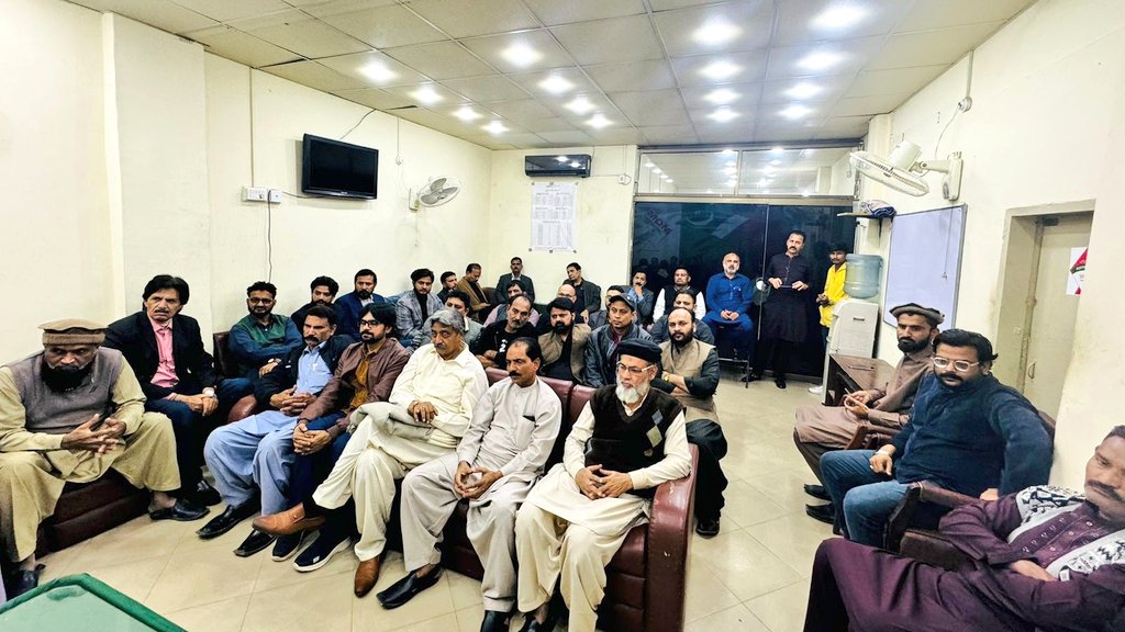 nibras_zafar's tweet photo. متحدہ قومی موومنٹ پاکستان کے ڈپٹی کنوینر عبدالوسیم بھائ نے اراکین رابطہ کمیٹی شبیر قائم خانی، سید سہیل مشہدی، سید وسیم حسین, دلاور قریشی کے ہمراہ ڈسٹرکٹ حیدرآباد آرگنائزنگ کمیٹی سے 22 دسمبر کو حیدرآباد میں ہونے والے جلسہ اور الیکشن و دیگر تنظیمی امور پر میٹنگ کی،
اس موقع پر سندھ تنظیمی کمیٹی کےجوائنٹ انچارج محمد علی شاہ، اراکین حق نواز بھائ شفیق بھائ، ساجد خانذادہ بھائ موجود ہیں ۔
#MQMPakistan 
@2mushadi