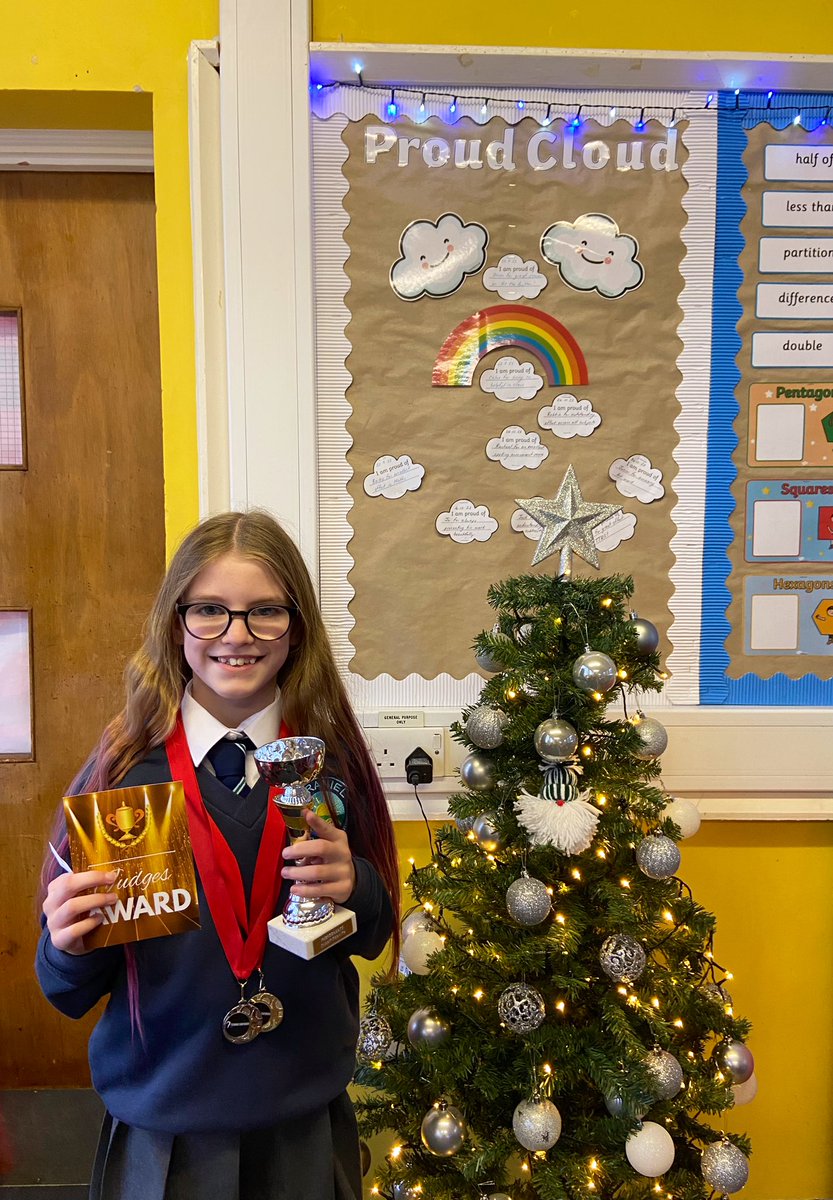 A huge well done to Kasey (Y5JJ) for claiming first place in a gymnastics competition. We are proud of you! 🤸‍♀️ 🏆 🥇 #TeamBraniel💙