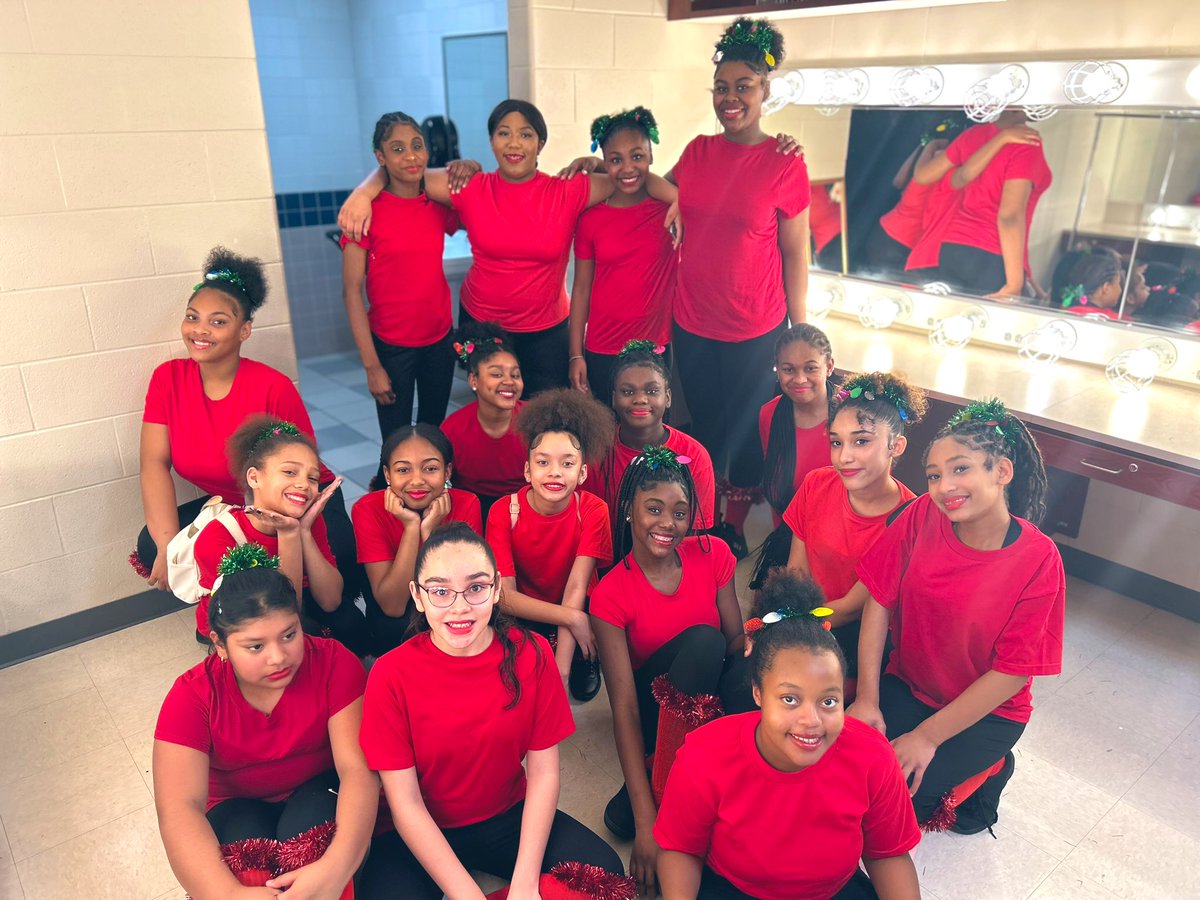 We are extremely proud of our @CampbellGators Dance Club for performing at the Red Storm Stocking Stompers Showcase. This was a first for many of our young ladies. Thank you @CFISDCyLakes Red Storm for an amazing experience! ❤️💚