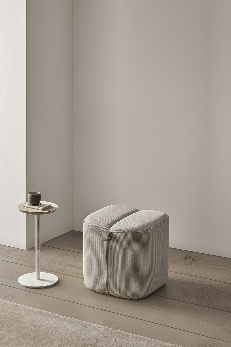 Interior_es's tweet image. The #designer Eli Gutiérrez was inspired by the shape of the #apple to create this collection of #poufs for the brand Blasco&amp;amp;Vila. POMME is available in three sizes and a wide variety of colors.
-&amp;gt; Photographs: Ángel Segura 
-&amp;gt; interioresminimalistas.com/2023/12/11/pom…
-&amp;gt; #furniture #interiors