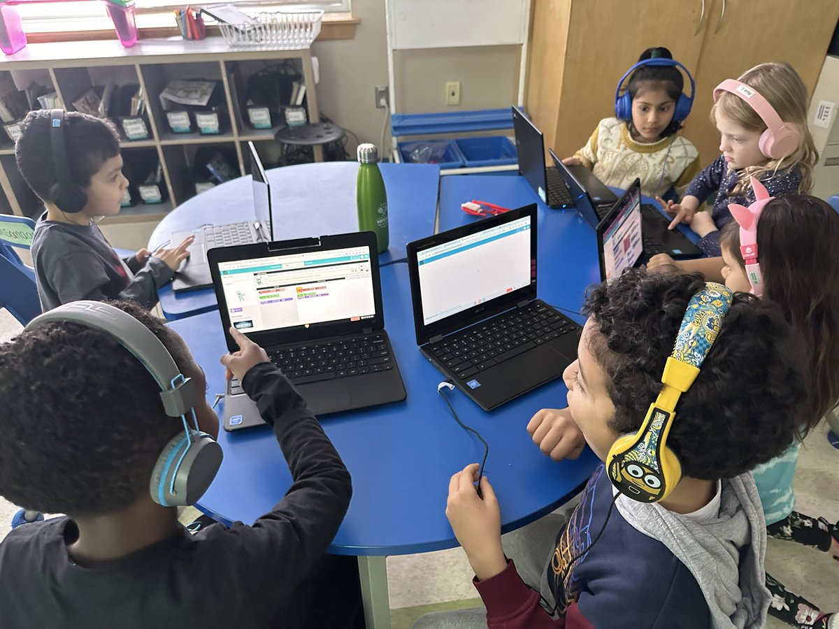 MrsCiampaClass's tweet image. We finished off #ocsbCSED week with Code Your Own Dance Party fun on @codeorg. We loved getting to pick our own songs and learning to change the choreography. #ocsbCodes @StEmilyOCSB