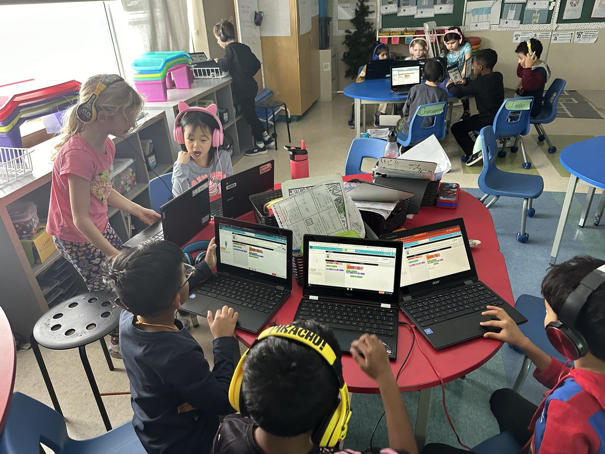 MrsCiampaClass's tweet image. We finished off #ocsbCSED week with Code Your Own Dance Party fun on @codeorg. We loved getting to pick our own songs and learning to change the choreography. #ocsbCodes @StEmilyOCSB
