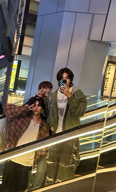 [#카엘]
우리 꽃스훈트 생일 축하해~~~~~

#루네이트 #LUN8
#Chael #Ian #닥스훈트
#얀랑해_우리_노이안_생축
#DeerMyIan_happybirthday