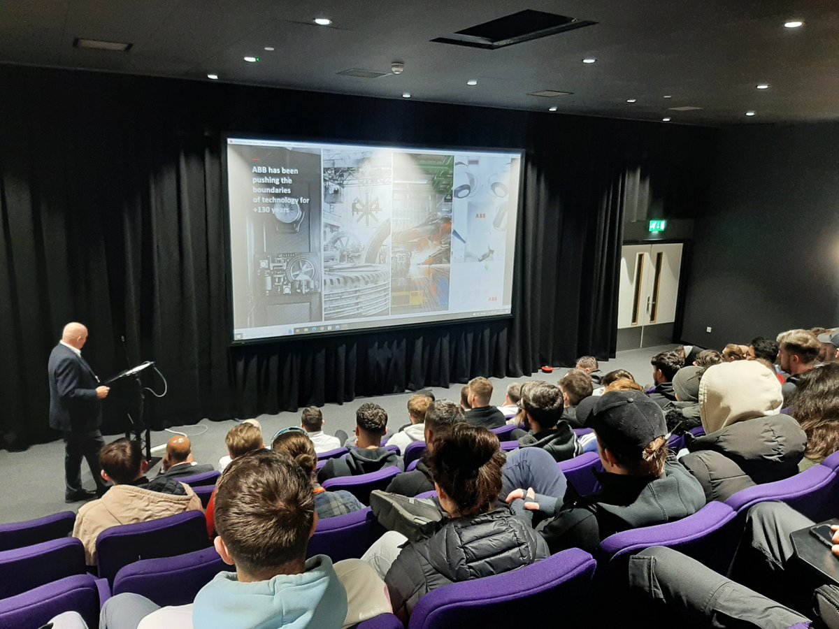 SDCHiTech's tweet image. Last week here at @sdcollege  we hosted an @ABB_UK  Technology Day, where our Hi Tech &amp;amp; Digital students &amp;amp; apprentices had the opportunity to engage in a Exhibition style event, alongside 2 bespoke seminars in Robotics &amp;amp; Electrification!

Thank you ABB, what a great day! 👨‍🏭