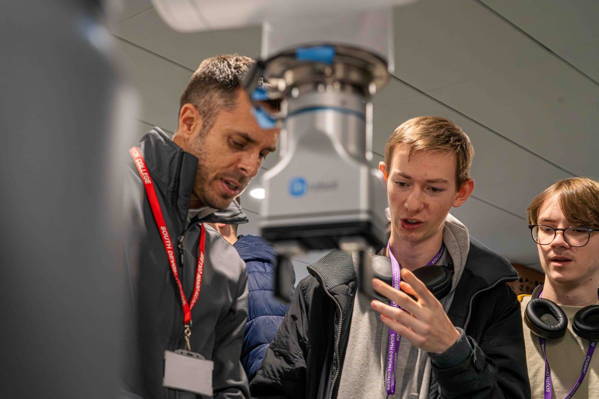 SDCHiTech's tweet image. Last week here at @sdcollege  we hosted an @ABB_UK  Technology Day, where our Hi Tech &amp;amp; Digital students &amp;amp; apprentices had the opportunity to engage in a Exhibition style event, alongside 2 bespoke seminars in Robotics &amp;amp; Electrification!

Thank you ABB, what a great day! 👨‍🏭