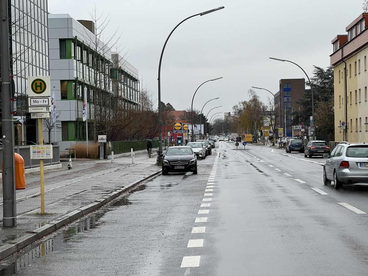 Möchte @polizeiberlin  nicht mal den Radstreifen Waldstraße in Reinickendorf räumen?!