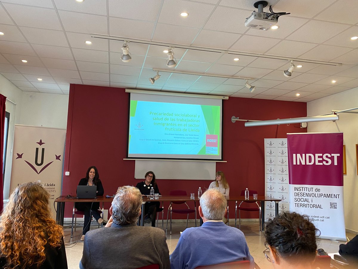 La IP <a href="/EricaBrionesVoz/">Erica Briones-Vozme</a> presenta nuestro proyecto sobre precariedad sociolaboral y salud de mujeres migrantes en el sector frutícola financiado por <a href="/INDEST_UdL/">INDEST UdL</a> 
<a href="/JTMATEOS/">José T. Mateos</a> <a href="/MontserratGea/">Montserrat Gea</a> 
<a href="/FIF_UdL/">Facultat d'Infermeria i Fisioteràpia</a> <a href="/UdL_RDI/">Recerca i Transferència UdL</a> <a href="/gesec_UdL/">GESEC-UdL</a> <a href="/GIrblleida/">GReCS_IRBLleida</a>