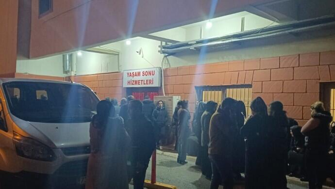 Şırnak'ta kaldığı lise yurdunda yurt müdürü tarafından kovulan 17 yaşındaki öğrenci intihar etti.

(KRT TV)