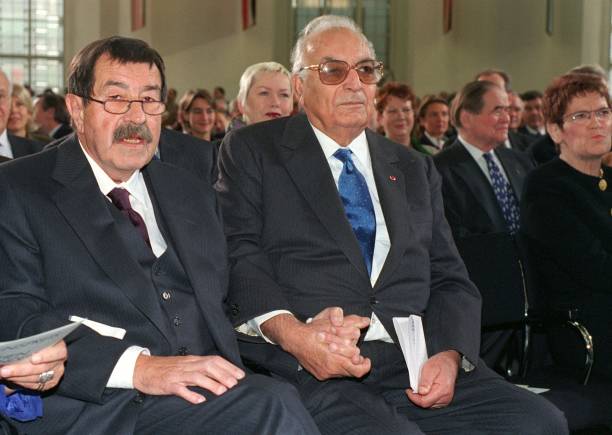 semordas's tweet photo. Yaşar Kemal ve Günter Grass, 1997. #GuenterGrass #YasarKemal https://t.co/xTVySHqOiE