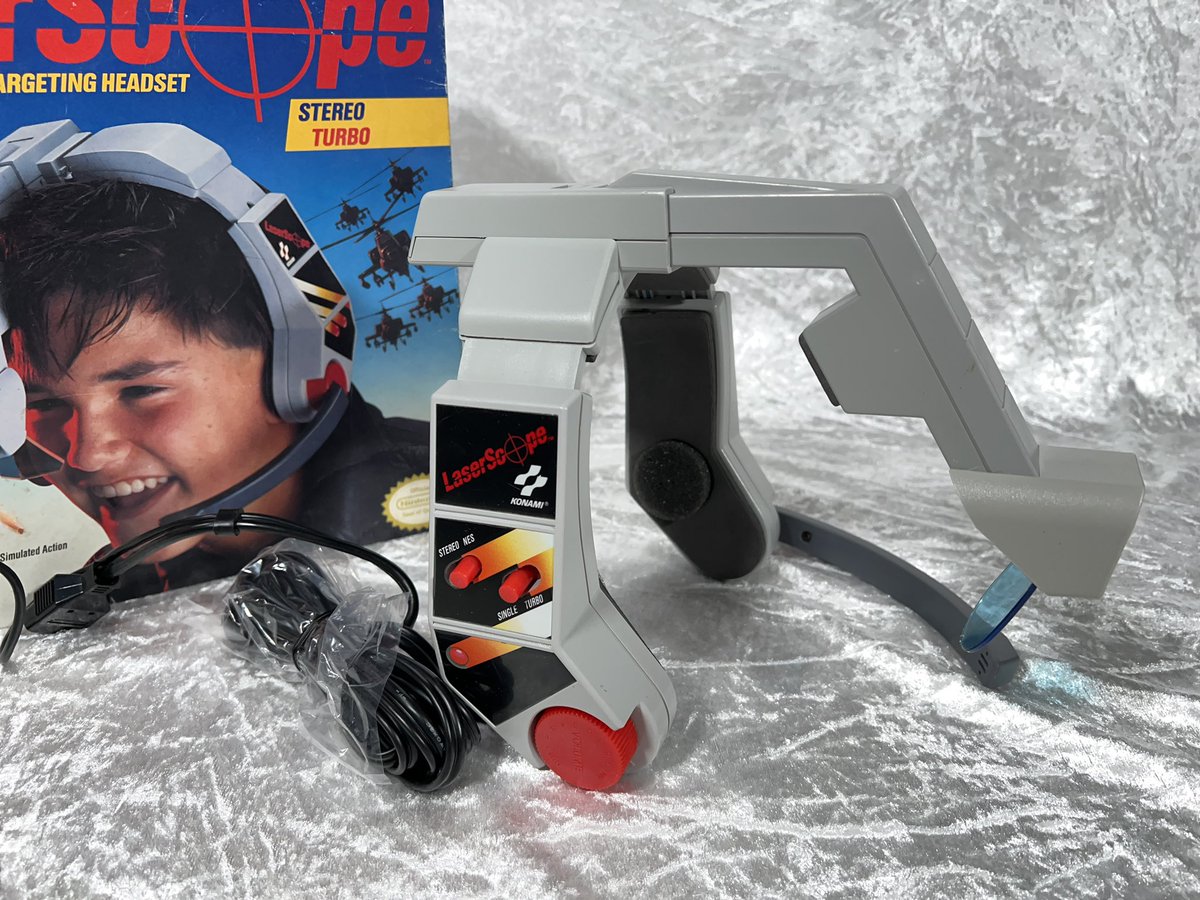 Zum heutigen #retromontag gibt es das Konami LaserScope für das NES. Ein Lightgun Headsetwas für das Spiel Laser Invasion entwickelt wurde.
#retro #retrogaming #Nintendo #nes #konami #laserscope #headset