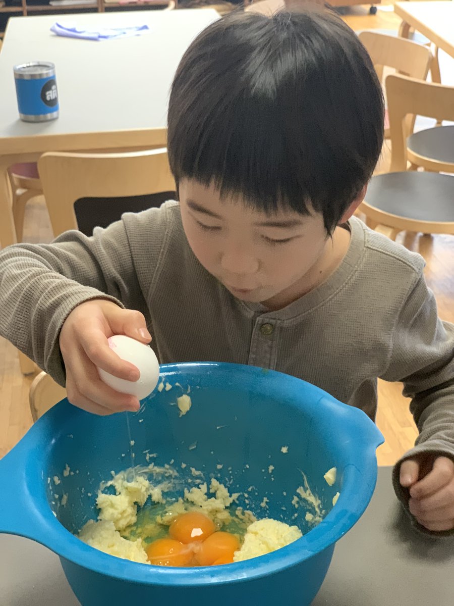 Kindergarten students have been learning about the Danish December tradition of baking small cookies called ‘pebernødder’. Pebernødder translates to ‘pepper nuts’ and students were surprised to learn that the recipe actually does not even call for any pepper :-)
#wintertraditions