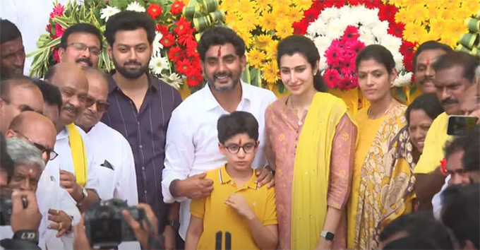 eenadulivenews's tweet photo. Yuvagalam: లోకేశ్‌ ‘యువగళం’ పైలాన్‌ ఆవిష్కరణ.. ఫొటోలు
#YuvaGalam #NaraLokesh #brahmini #Mokshajna #TeluguNews #PoliticsNews
https://t.co/FfXAaVO4n8 https://t.co/pYyp4mgyKk