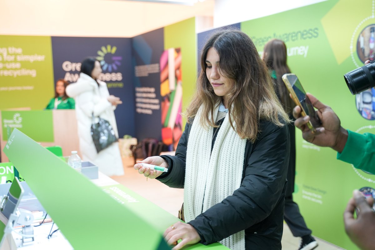 Demonstration on dismantling single-use vapes in the “Growing Journey" Pop-up Store.
-
#Greenawareness #GrowingJourney #Recycle #Sustainability #GAW