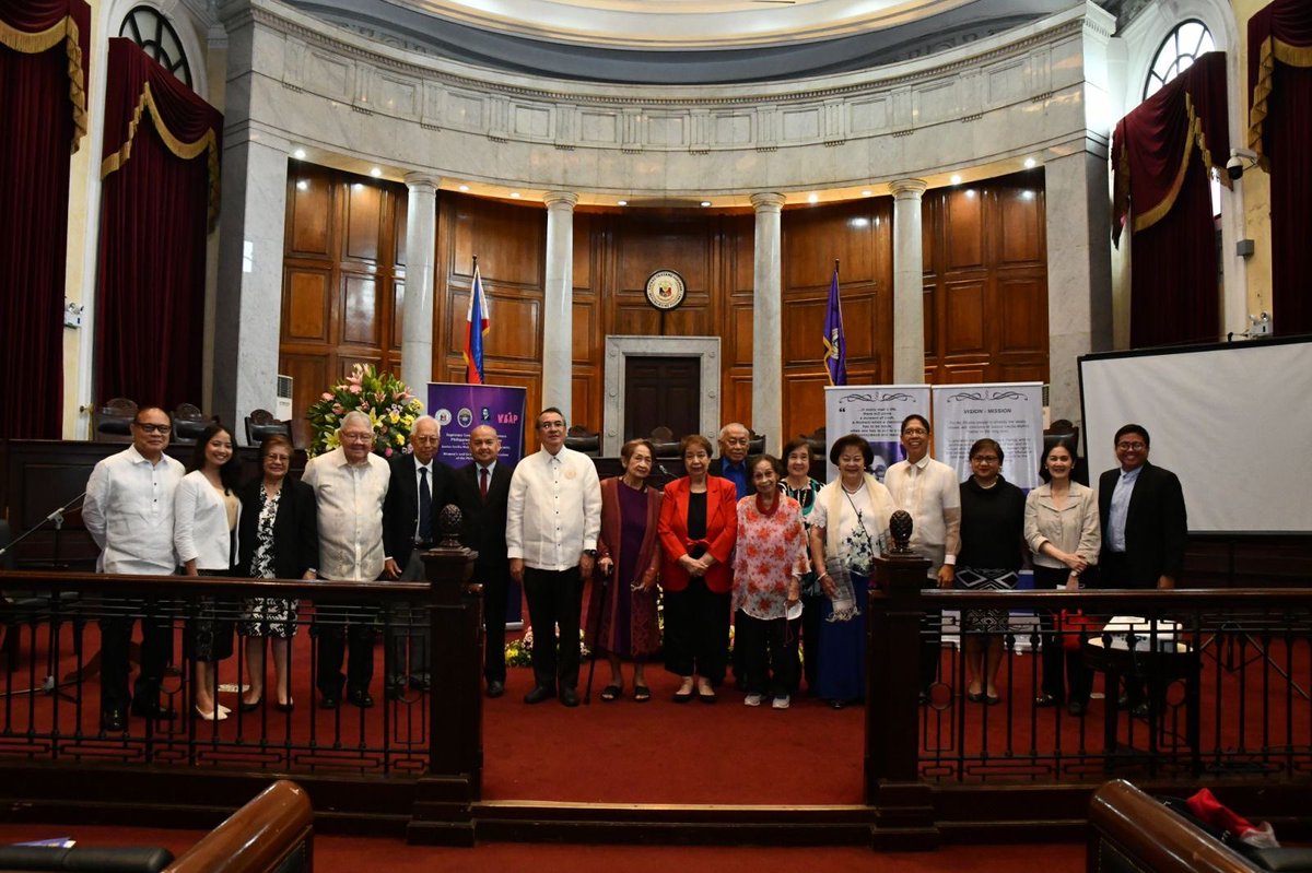 Chief Justice Alexander G. Gesmundo called the late Justice Cecilia Muñoz Palma a “breaker of barriers and a true trailblazer” at the launch of her book, “The Mirror of My Soul” on December 5, 2023. READ: sc.judiciary.gov.ph/sc-launches-ju…