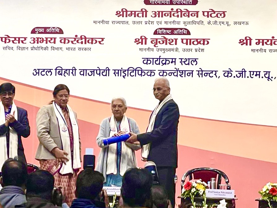 VattikutiRobotx's tweet image. Distinguished Urologist, robotic surgery evangelist, and CEO of the Vattikuti Foundation, Dr Mahendra Bhandari, has been conferred the degree of DSc (Honoris Causa) by King George’s Medical University (KGMU) in recognition of his exemplary contribution to the development of two…