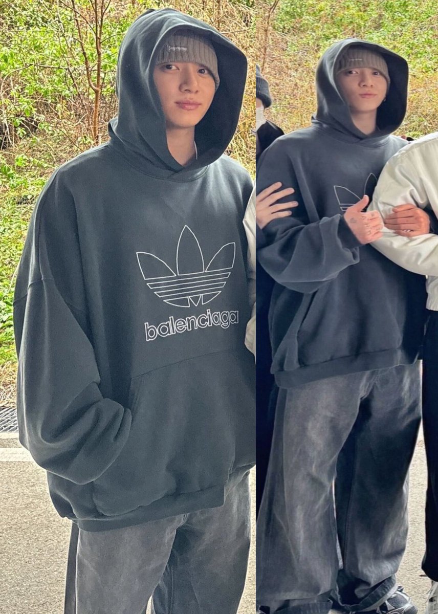 Daily_JKUpdate's tweet photo. Jungkook❤️ https://t.co/qKkpYCX4Mp