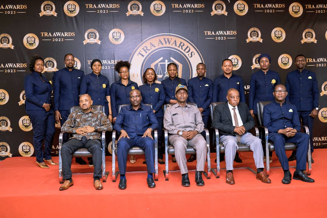 TRATanzania's tweet photo. #TANGA Mamlaka ya Mapato Tanzania Mkoa wa Tanga umeadhimisha Siku ya Shukrani kwa Mlipakodi kwa mwaka 2023 kwa kutoa misaada mbalimbali kwa jamii katika maeneo ya #Lushoto, #Handeni, #Muheza na Tanga mjini. Pia imefanya Bonanza la michezo na hafla ya utoaji tuzo kwa Walipakodi. https://t.co/DJeio7v5N6