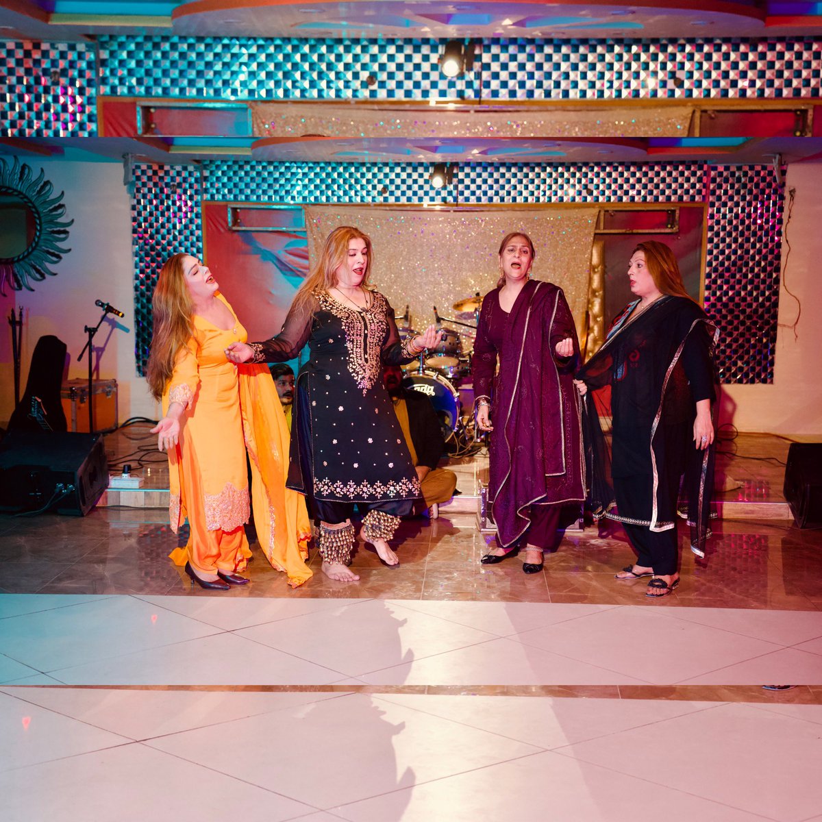 ScrapFest LIVE from Lahore, Pakistan [Dec 2/2023] featuring Fari Jee, Shaila Jani, Guru Mona &amp; group, showcasing KhwajaSira badhai- toli cultural performance. 

Stay tuned for our online airing of the entire event on Dec 15th.

instagram.com/p/C0tEv1FA5O8/…