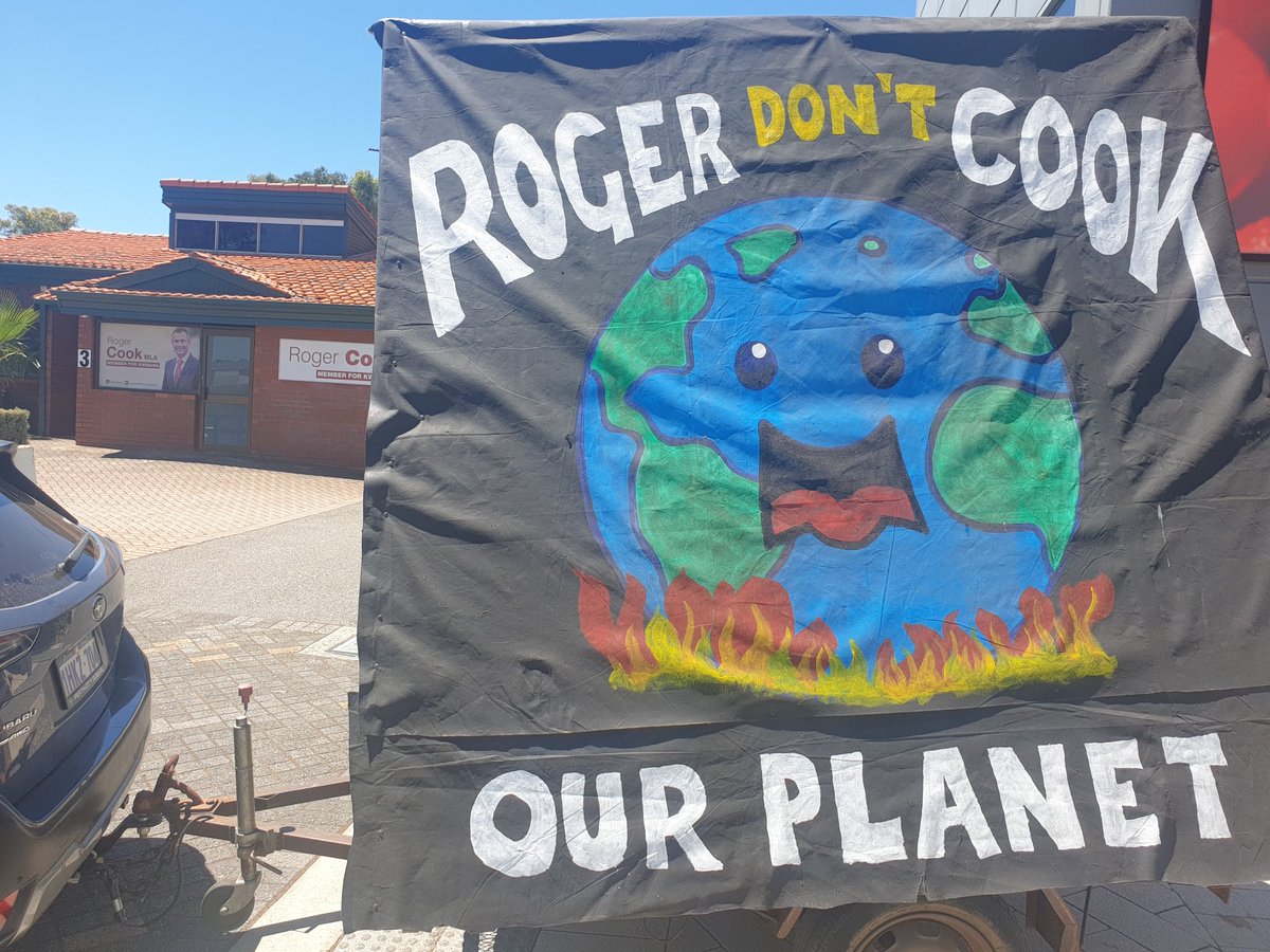 Final stop with @XRWAGrandparent @ConservationWA @350Perth was premier @RogerCookMLA @WoodsideEnergy Meg's little nipper Where we were invited in to sing carols and ask him not to cook our planet @ExtinctionR @WAtoday @perthnow @westaustralian