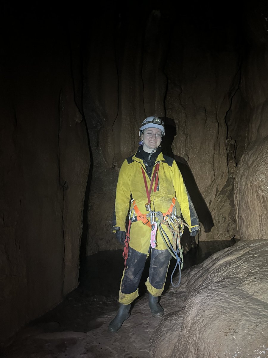 Life underground seems to be easier sometimes 😅🦇 Last photo is from the Cinlikuyu Cave's famous 'room' located at -41m. #caving