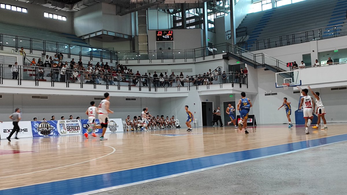 After being down by 8 points in the first quarter, the Aces tightened their defense forcing Mindoro to multiple turnovers. Cavite now leads by 4 points, 27-23. | via <a href="/jeck_batallones/">jeck batallones</a>