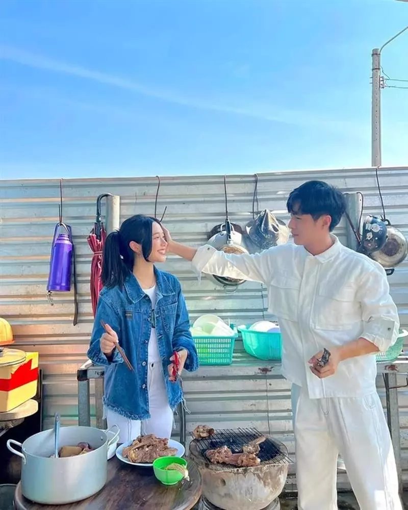 CLAREmcc's tweet image. Anh có biết cài Win không ạ? Cài hộ em cái hệ điều hành nào mà có giao diện chính là Anh được không!