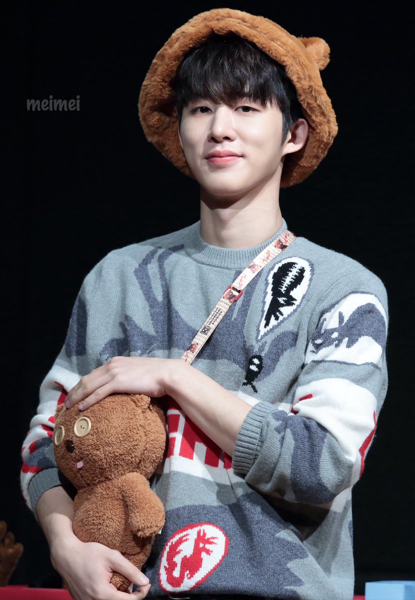 just_an_iKONIC's tweet photo. Mama Kim's son is so gorgeous.
#Hanbinnie
https://t.co/QmglgbolZH