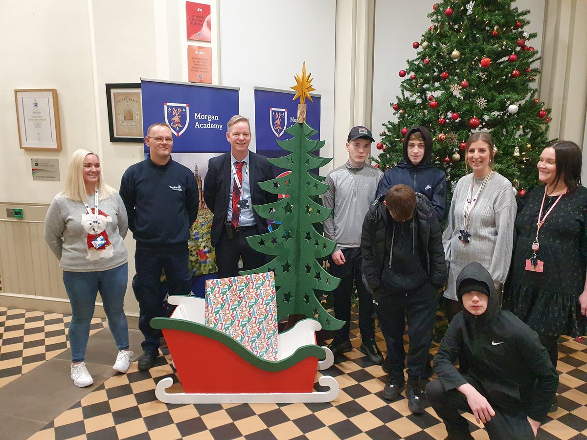 Hard work pays off, another Christmas tree 🎄 heading to Morgan Academy from ACD @AngusCouncil @apprentice_scot @CITB_UK @CITB_UK @ColemanDundee @Craig4TheFerry @dundee_angus @DundeeCouncil @DundeeLibDems @morganacademy1 @NEScotLibDems @shewittDA @