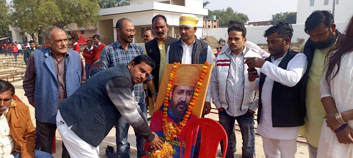 जय श्री राम जय भवानी आज का कार्यक्रम सुखदेव सिंह गोगामेड़ी के सम्मान में श्रद्धांजली अमेठी रामलीला मैदान में समय 11:00 बजे सभी सम्मानित क्षत्रिय भाई पहुंचे 🙏