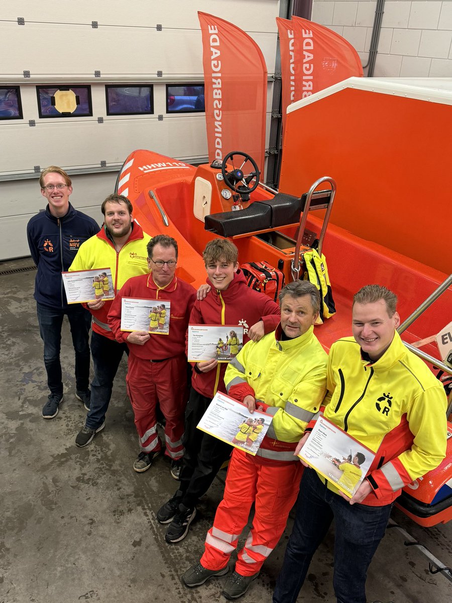 Opleiden en trainen cyclus 2023 afgesloten. Daarmee zijn wij ook weer 1 senior #lifeguard, 3 lifeguards en 1 junior lifeguard rijker! Gefeliciteerd allemaal! 

<a href="/KNBRD/">Reddingsbrigade Nederland</a>
<a href="/vrnhn/">Veiligheidsregio NHN</a> 
#reddingsbrigade