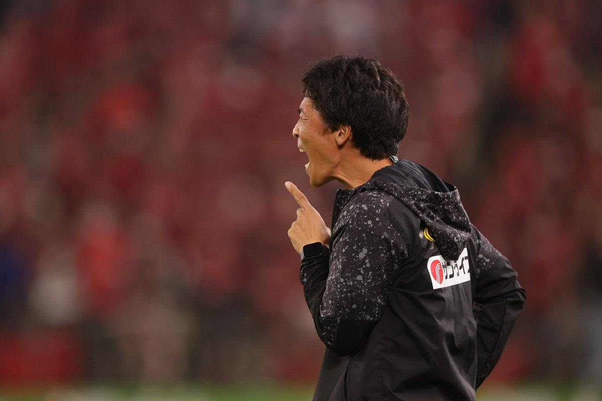 bellmare_staff's tweet photo. #山口智 監督が2024シーズンもチームの指揮を執ることが決まりました🟢🔵
智さんのもと、チーム一丸で必ず成長を。

「全てを『パワー』に変え、誇りを胸に戦っていきます」

コメント全文はこちら▶️ https://t.co/VjVYxa5UoX

#bellmare #ベルマーレ https://t.co/ESk8KbGkE6