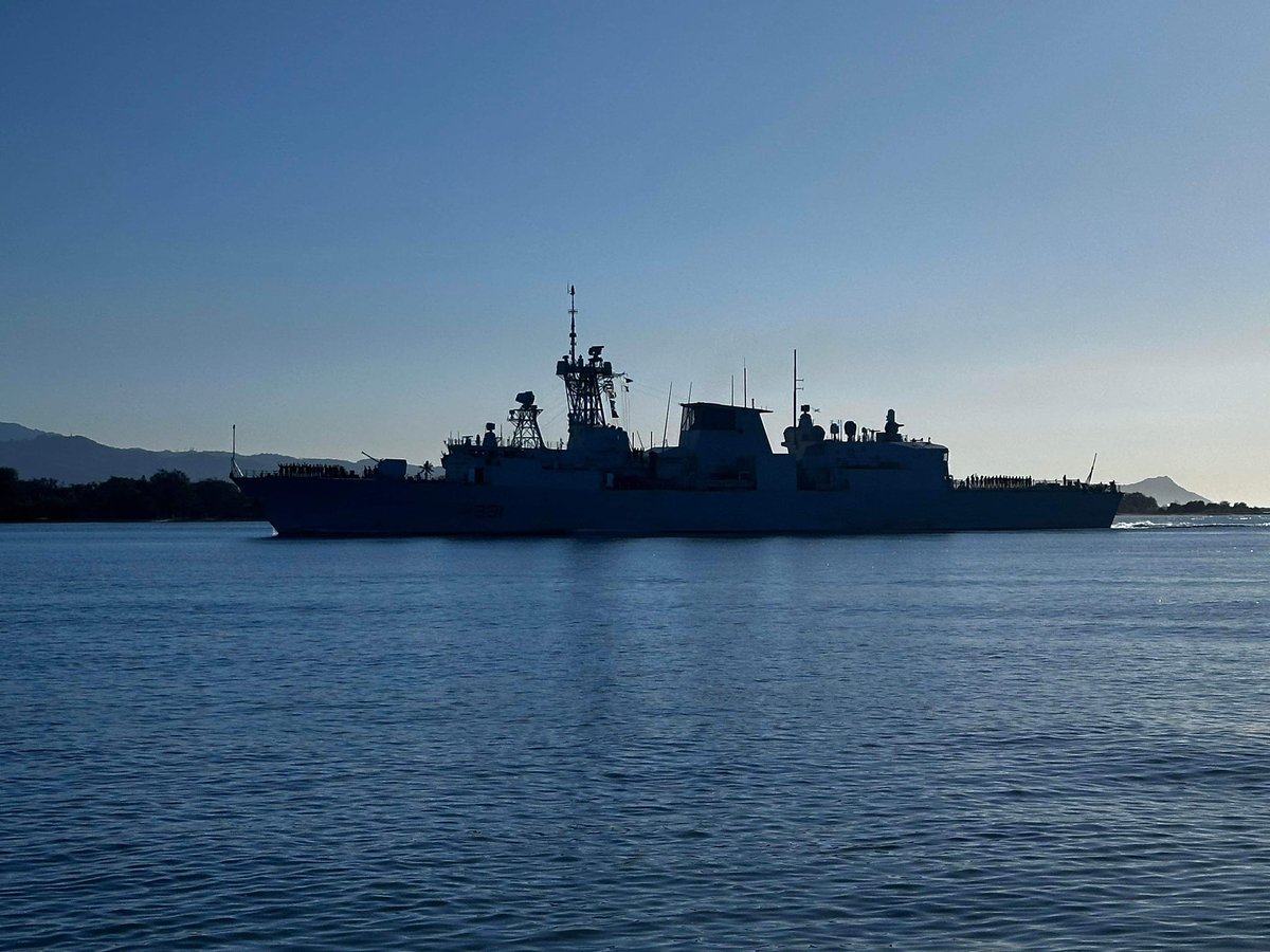 A shout out to the “crazy canucks” who rose at the crack of dawn to cheer on and welcome the #RCN Task Group as they entered Pearl Harbor. Consisting of CAF and family members stationed in Hawaii, this energetic group was definitely seen and appreciated by the ships.