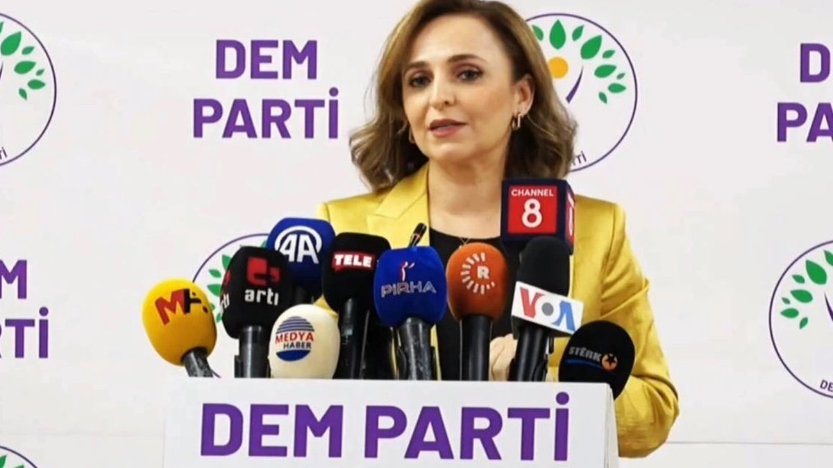 ALFABEDE HARF BİTTİ

Yargıtay’ın kapatılan HADEP’e benzerliği nedeniyle değiştirilmesi yönünde tebliğde bulunduğu HEDEP, kısaltmasını DEM Parti olarak değiştirdi.