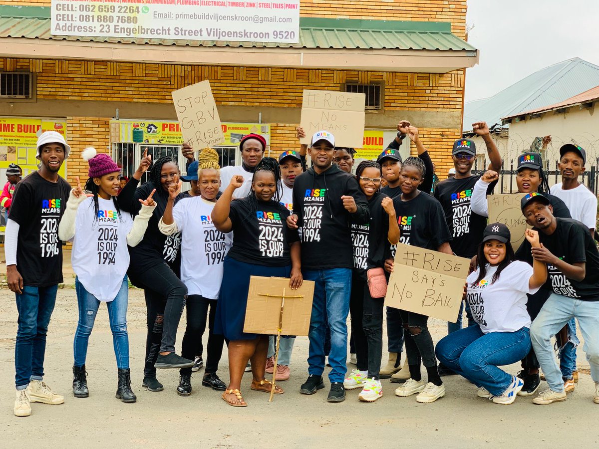 This morning We @Rise_Mzansi are picketing outside Viljoenskroon Magistrate's Court. An ANC Ward Councillor is facing Rape Charges. We call for No Bail, and for the law to set an example that no one is above the law.  @VuyiswaRamokgop @SongezoZibi
#16DaysofActivismAgainstGBV