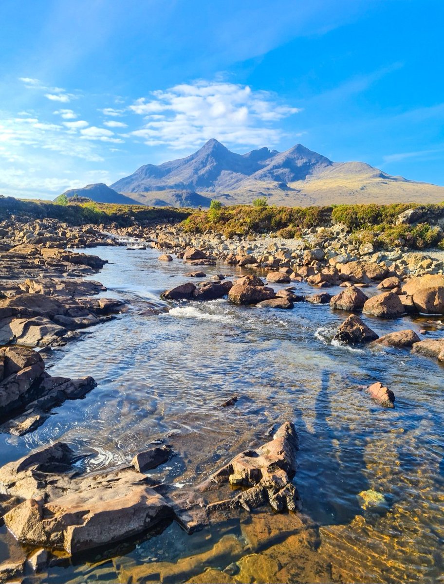 Apparently, it's #InternationalMountainDay2023, so here are the Black Cuillins on Skye, some of Scotland's most dramatic mountains.

They're full of stories, from fascinating true history of clans and climbers to captivating legends of gods, heroes and hidden treasures.