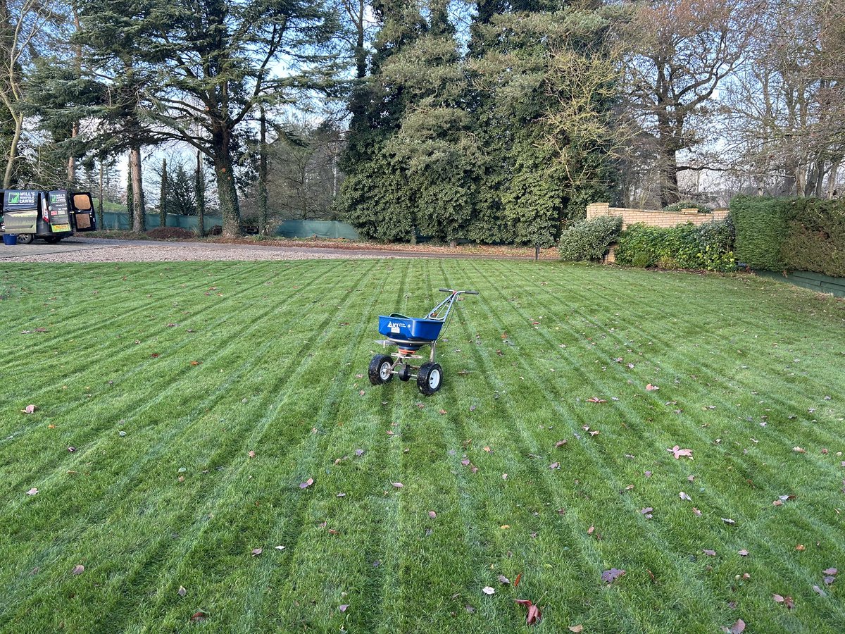 Last two days of Aerations and Soil Improver applications for the WNL team before we drop back into Winter treatments. Can’t believe we’ve only got two weeks left until Christmas 🤯