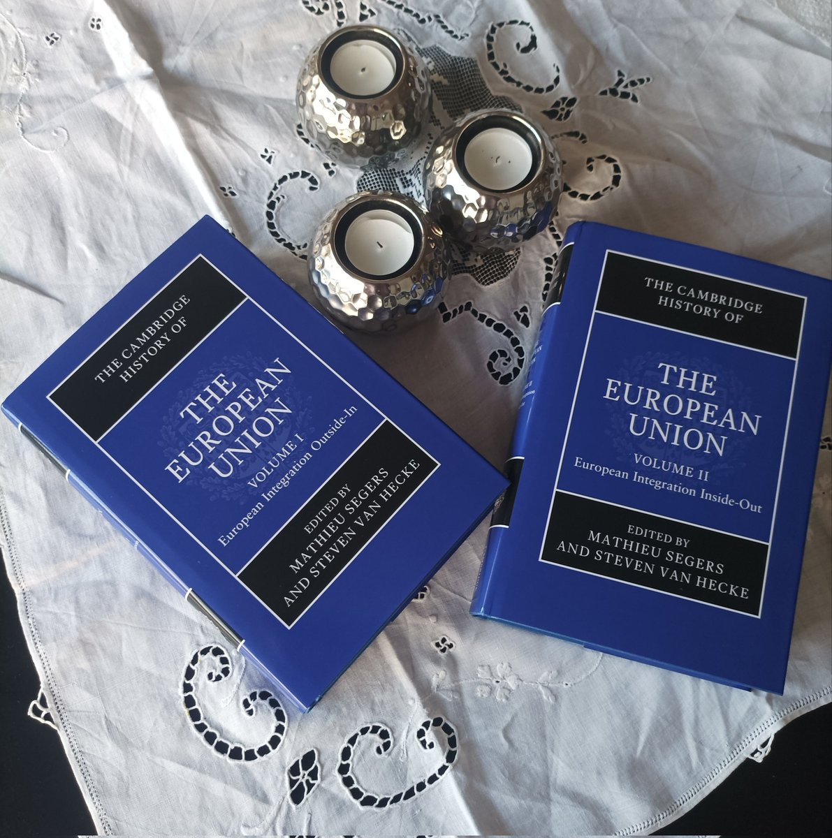 And the Cambridge History of the EU has arrived! Many thanks to @MathieuLLSegers and @VanHeckeSteven for the opportunity to share my work on decolonization and development aid!