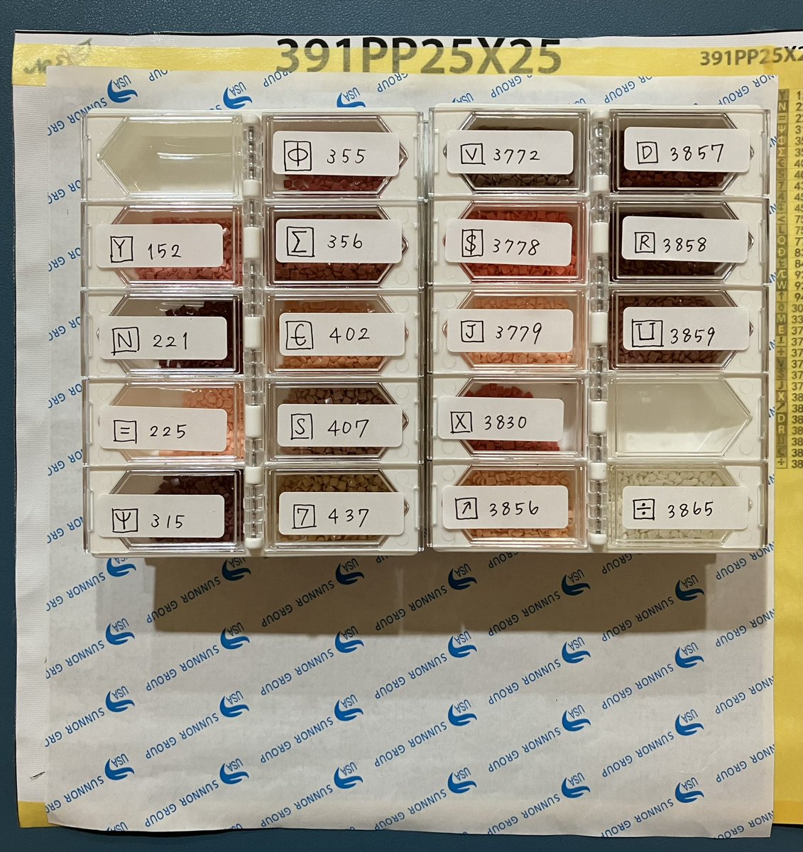 10作品✍
25×25cmのコーヒー(カフェ風)の作品☕ゆっくりやっていきます🍀

#ダイヤモンドアート
#diamondart
#diamondpainting