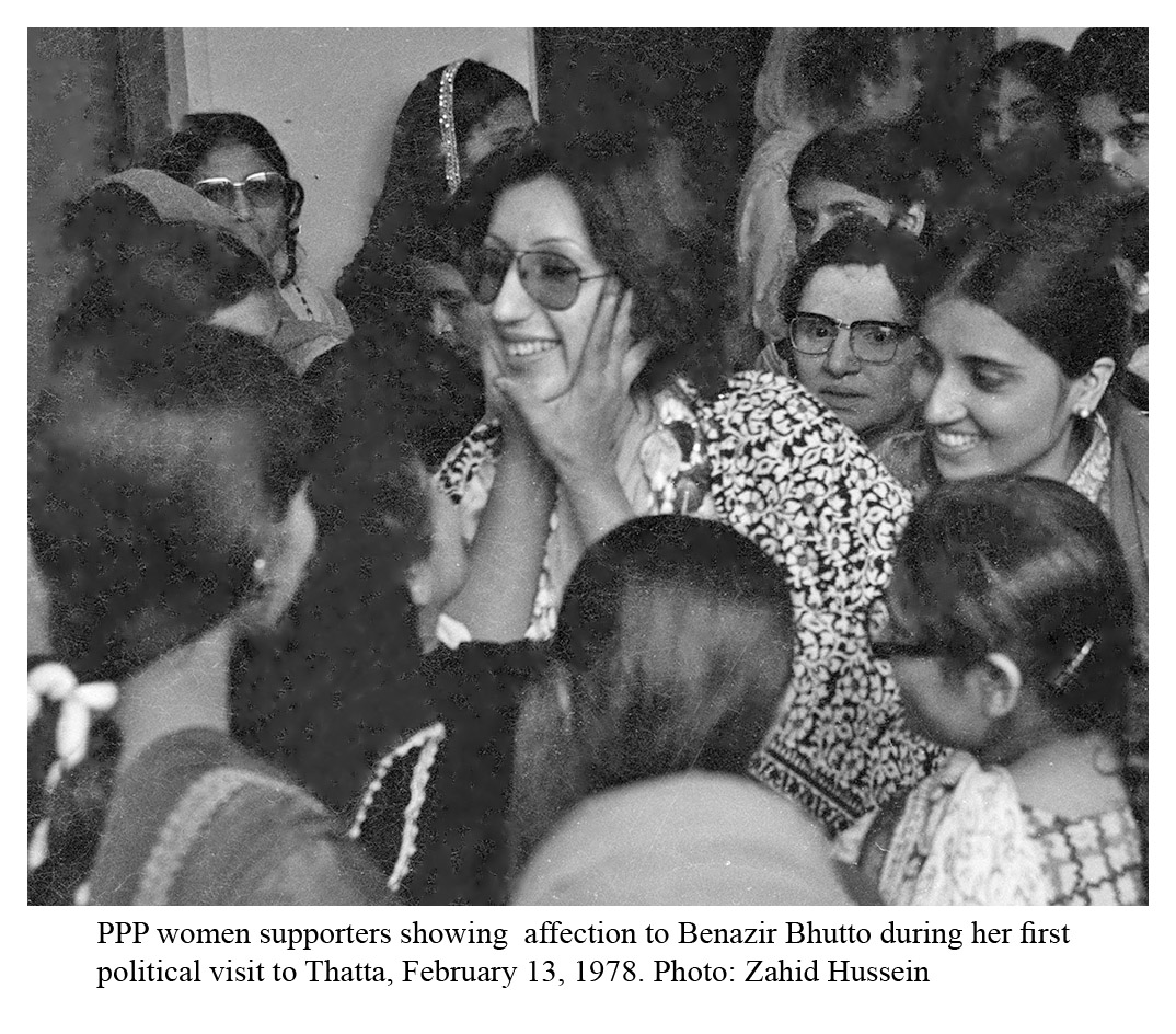 A memorable picture of #SMBB
PPP women supporters showing  affection to Benazir Bhutto during her first political visit to Thatta, February 13, 1978. #zahidpix