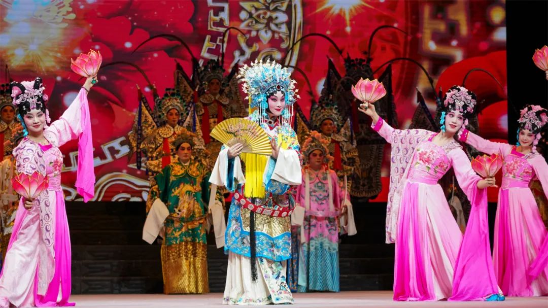 The 10th China-ASEAN Theatre Week in Nanning came to a successful end at Guangxi Ethnic Theater with wonderful performances. #TheatreWeek #Theater #China #ASEAN #art 
📷:nnnews