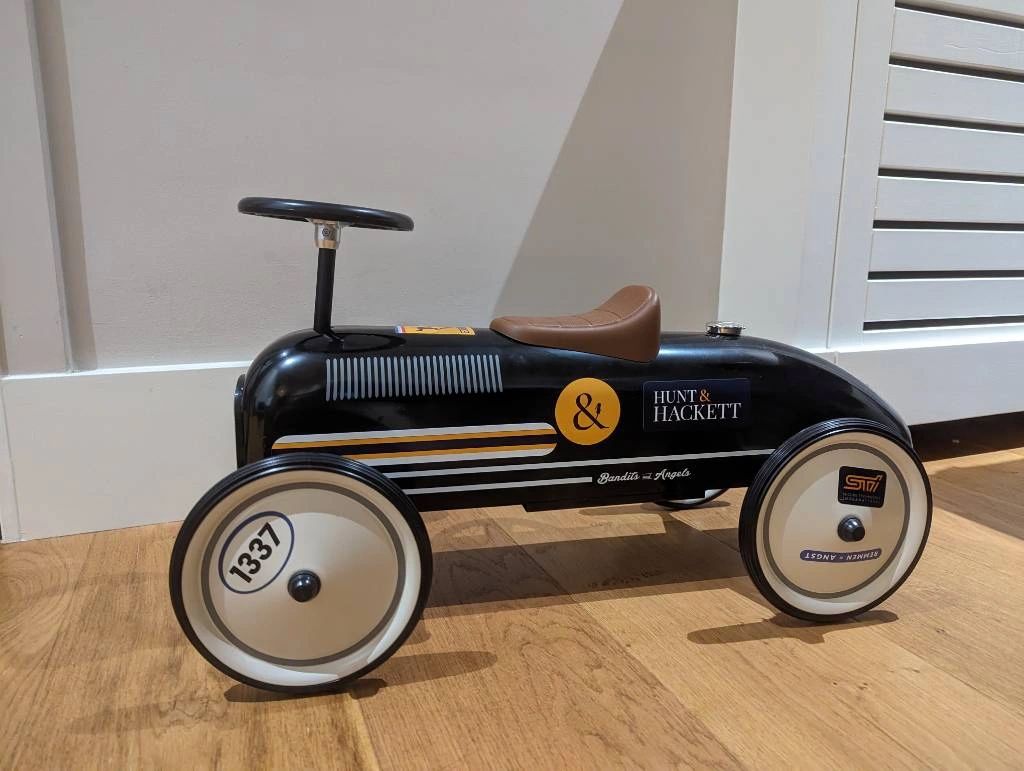 huntandhackett's tweet photo. Welcoming a new member to the Hunt &amp; Hackett family!

When Jordi Schoots embraced fatherhood this summer, we couldn't resist gifting his little one a customized Hunt &amp; Hackett 1337 car.  May the tiny driver enjoy the coolest ride in the nursery!😎 https://t.co/dgKyZzUJ6r