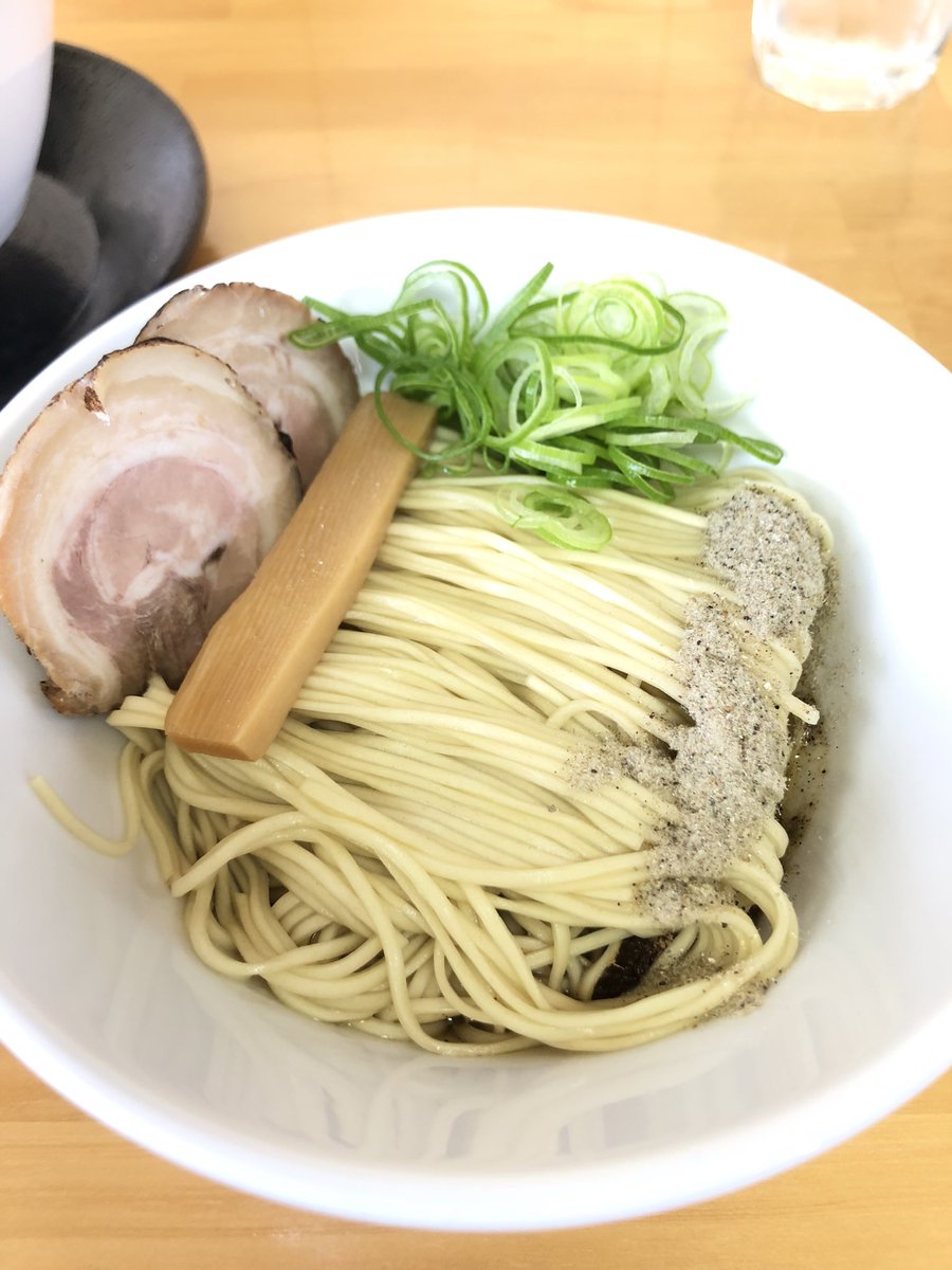 syun22012's tweet photo. 中華そば屋おお田

銀の煮干soba
和え玉

念願叶っておお田さんへ。
ガッツリ旨い煮干スープにパツッと歯切れのいい細ストレート麺。
和え玉も絶妙な茹で加減。
ご馳走さまでした。

#弘前らーめん
#中華そば屋おお田
#銀の煮干soba https://t.co/jjaGZLvHTp