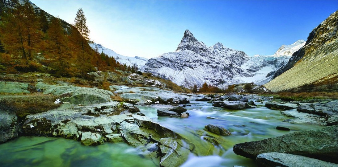 cimalpofficial's tweet photo. À gagner : Les plus beaux endroits pour FAIRE UN TREK🎁🏔
Pour participer au tirage au sort le 13/12 et remporter le livre de @globrunner et des accessoires Cimalp, il suffit de :
👉S'abonner à @cimalpofficial 
👉Citer votre compagnon d'aventures préféré + le Trek de vos rêves ! https://t.co/FZrYwsqaC8