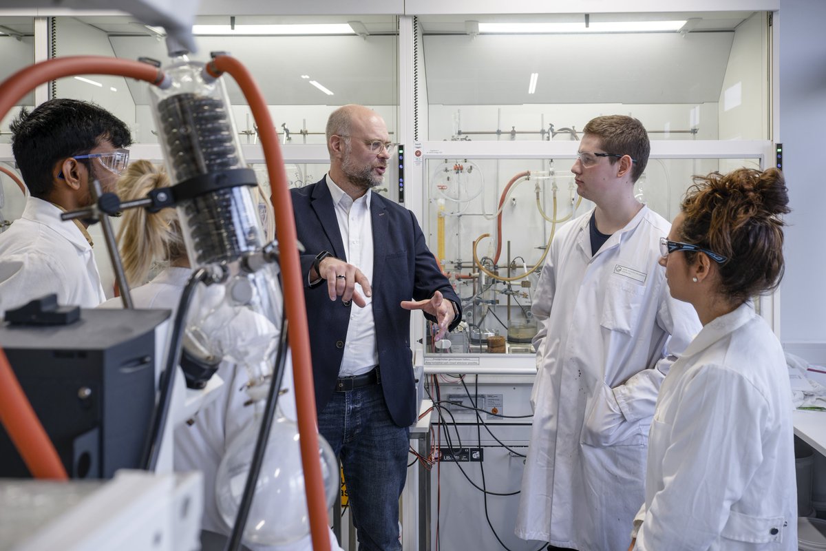 Congratulations to Prof Lutz Ackermann at our Uni for being recognised as one of the most influential and cited scientists in the world: uni-goettingen.de/en/3240.html?i…. This ranking put him first in Germany in the field of #OrganicChemistry research. Image: Felix Wey @WSS_Stiftung