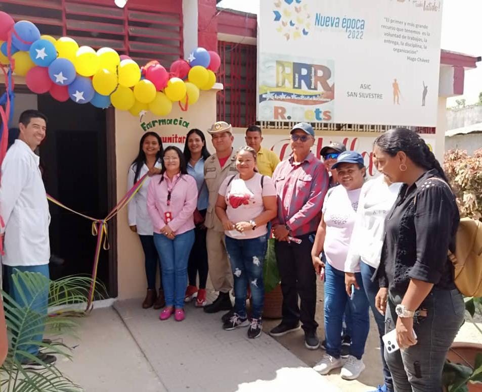 Fortaleciendo el Sistema Público Nacional de Salud en el edo .Barinas, se realizó la inauguración de la Farmacia Comunitaria en la población de Santa Inés, favoreciendo más de 6 mil familias #JuntosPorCadaLatido #NavidadEnSoberanía @NicolasMaduro @MagaGutierrezV