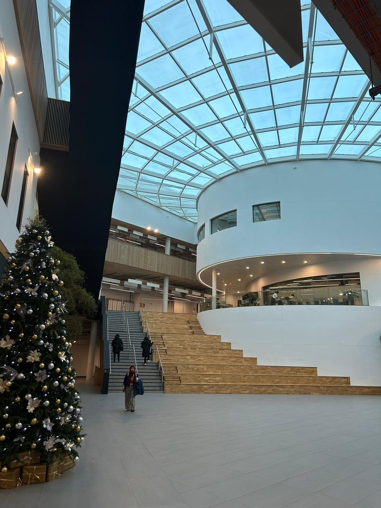 gregarichardson's tweet photo. Really nice to be back at @sheffielduni to lecture to 2nd and 3rd year orthoptic students today! @sheforthoptics And lovely to catch up with @LOrthoptics @HelenOrthoptics @KarzanHughes @CodinaCharlotte @SaM_Mc87 #orthoptics #extendedpractice https://t.co/6bx4kcHOKc